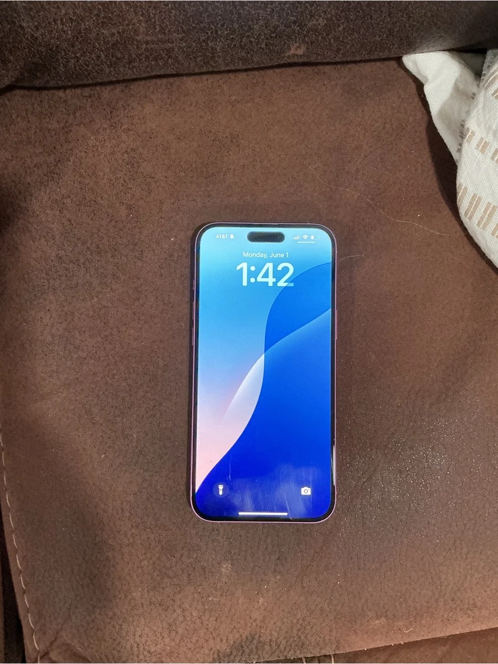 Apple iPhone in Pink - 16 plus